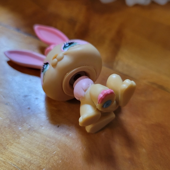 Littlest Pet Shop LPS #506 Bunny Rabbit Cream Pink Blue Green Eyes 2006 - Picture 6 of 11
